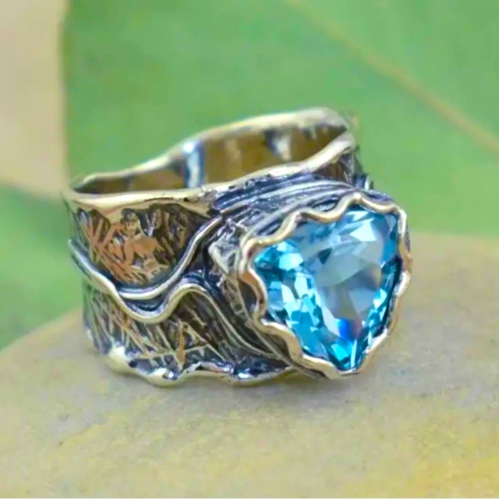 💎 Vibrant Blue Waterish Gemstone Band Ring